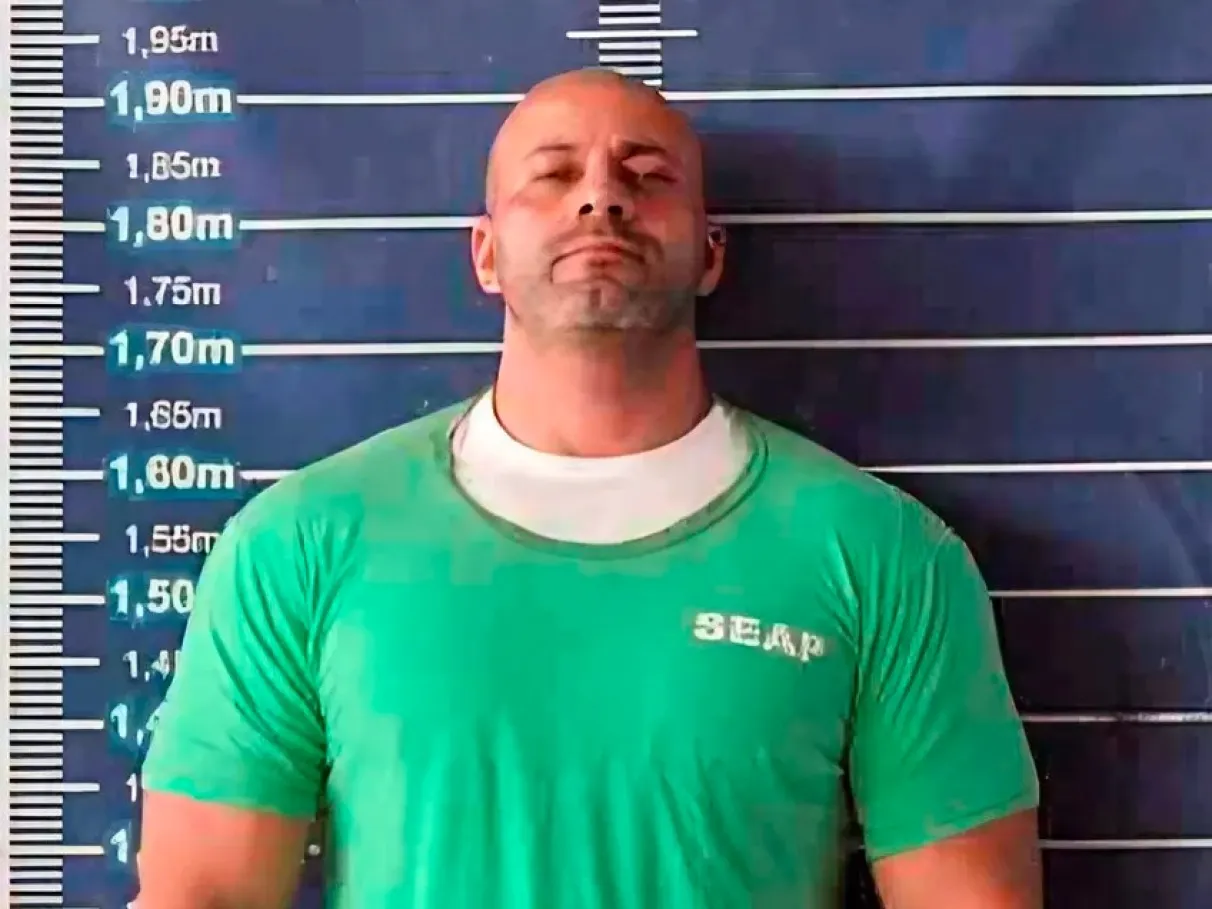 Moraes solta Daniel Silveira em regime aberto, mas com tornozeleira e censura digital